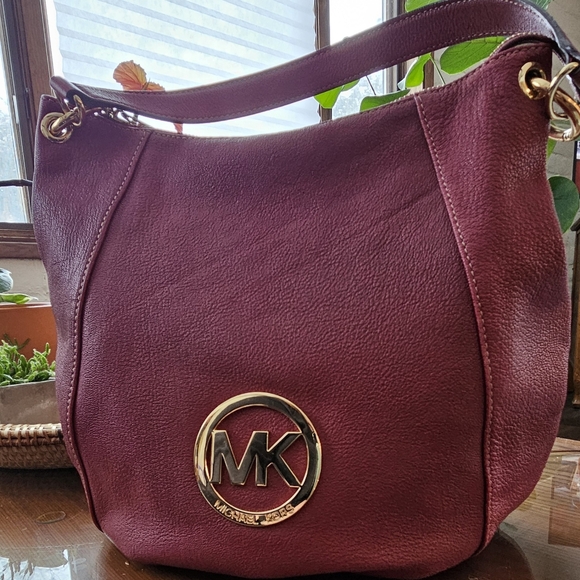 Burgundy colored leather Michael Kors Bag gold hardware - Picture 1 of 9